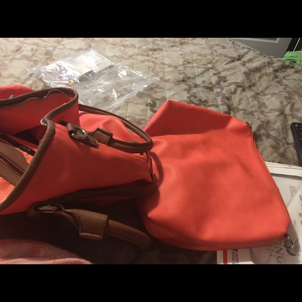 Handbag w/ accessory - Picture 3 of 3